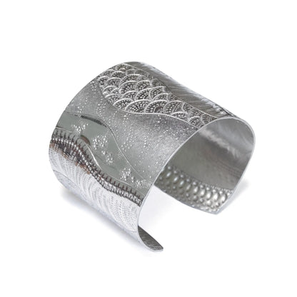 Bracelet manchette en argent ciselé aux motifs aquatiques